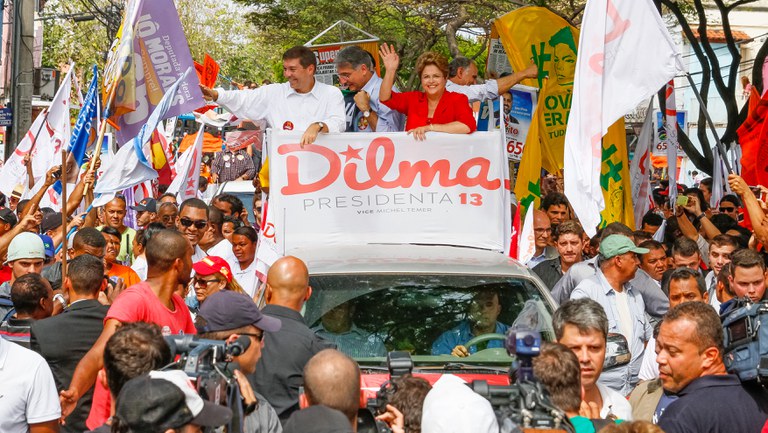 Dilma-Rousseff-Fernando-Pimentel-e-Josue-Alencar-durante-Carreata-em-Belo-Horizonte-Minas-Gerais-Foto-Ichiro-Guerra-Dilma-13201409030002.jpg