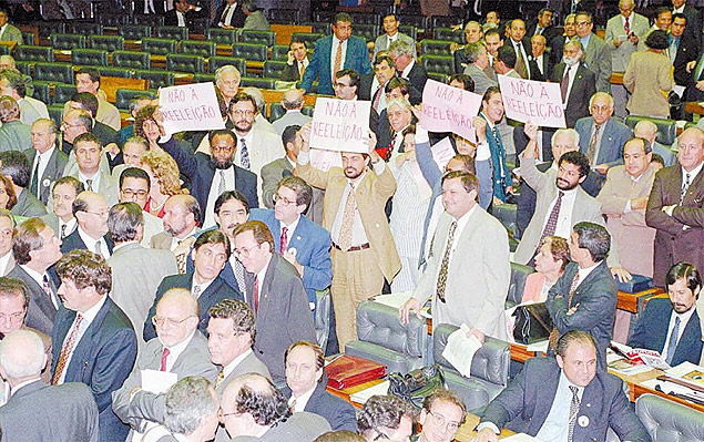 Votação da emenda da reeleição em primeiro turno na Câmara dos Deputados, em Brasília 