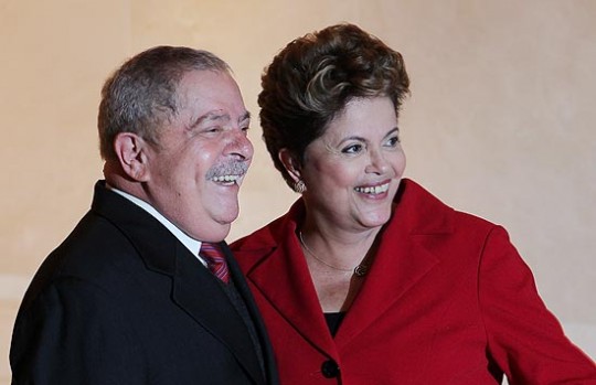 Lula nega ser candidato a presidente e defende a reeleição de Dilma.