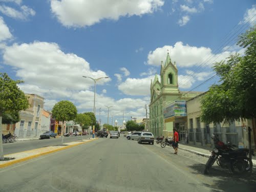 Russas-CE: Entrando na cidade - Avenida principal.