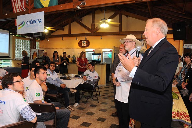 O embaixador dos Estados Unidos, Thomas Shannon, e o presidente da Capes, Jorge Almeida Guimarães, falaram  da importância do programa Ciências sem Fronteiras