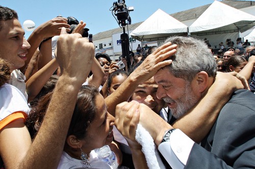 Presidente Lula na cerimônia de Lançamento do Programa Territórios de Paz, no Complexo do Alemão. Rio de Janeiro, 4 de dezembro 