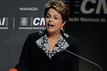 Dilma ataca 'insensibilidade' tucana e diz que manterá redução de tarifas de energia